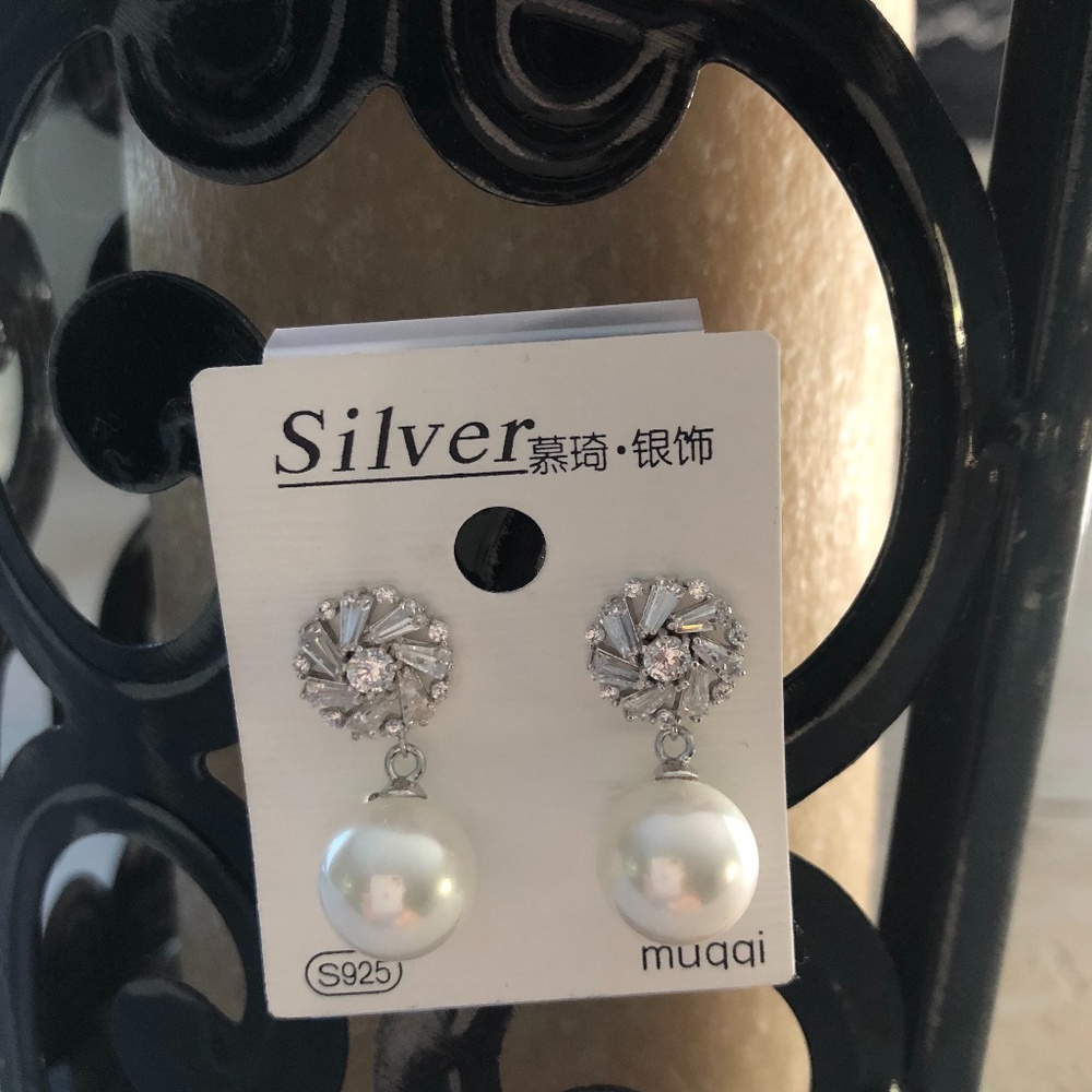 NWT Rhinestone and Pearl evening dress earrings